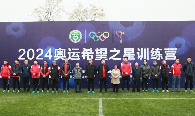 第49分钟，弧顶处李刚仁凌空射门，被科贝尔没收。